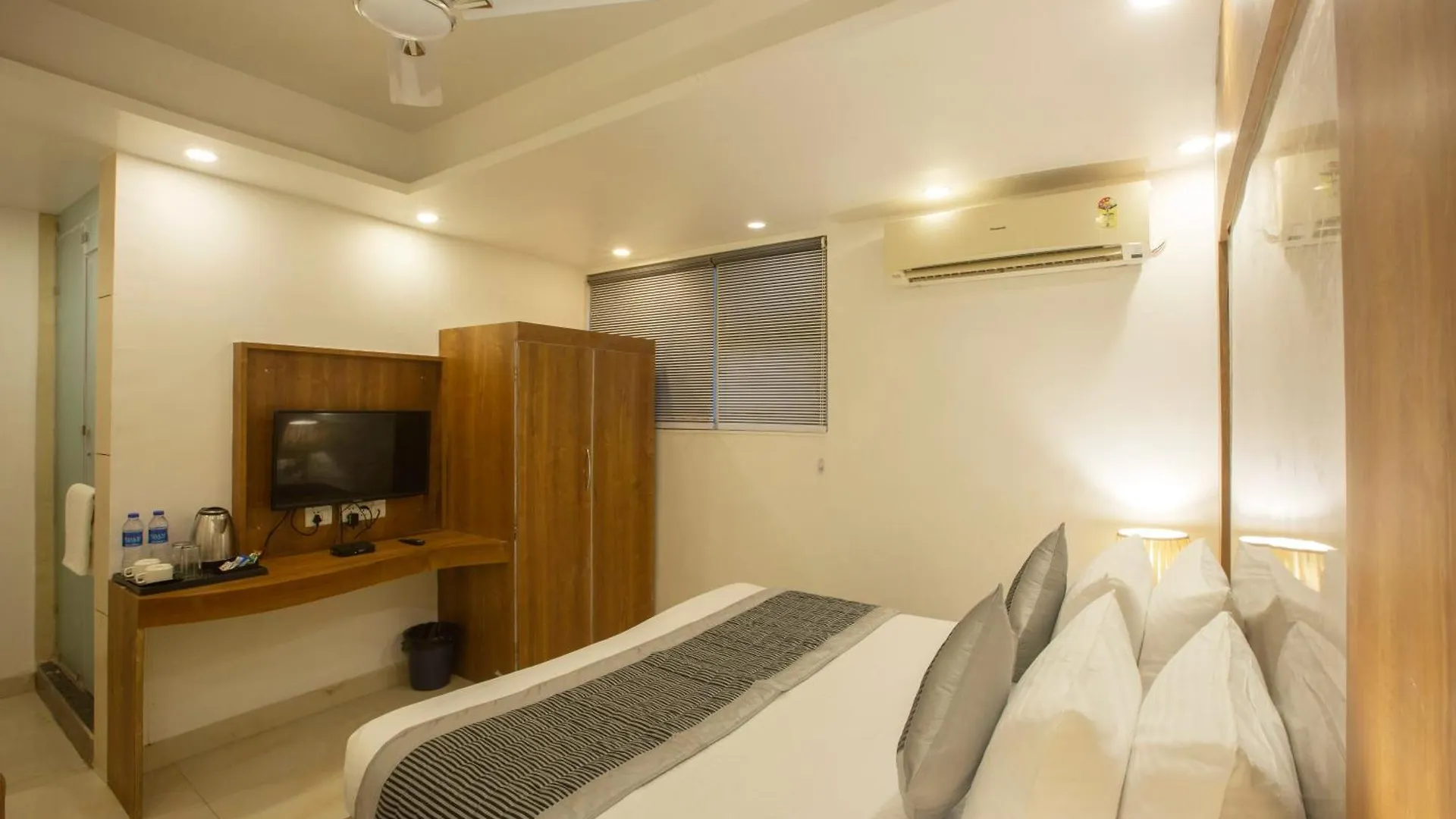 Luxury Stay Near Delhi International Airport Neu-Delhi Hotel