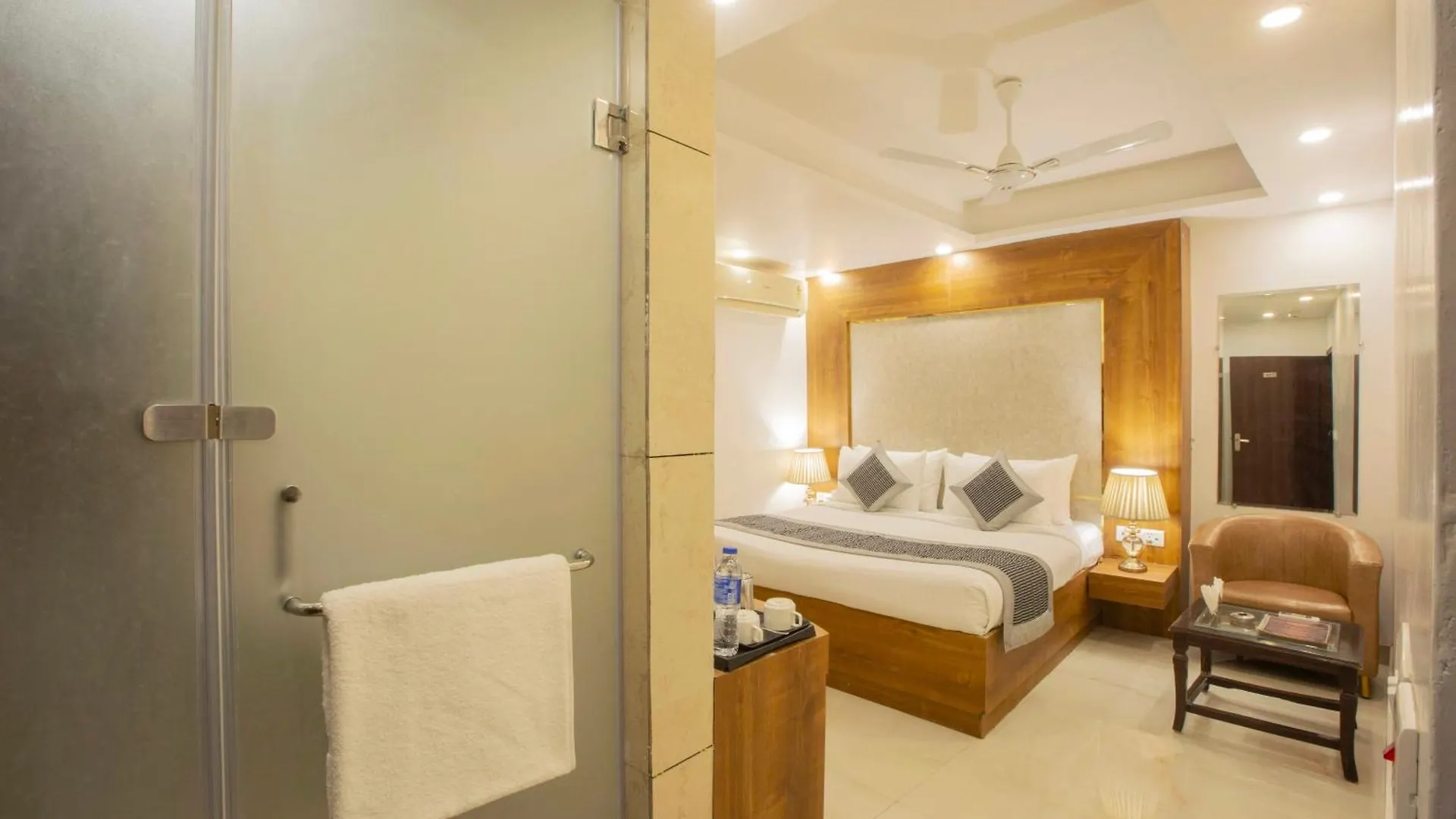 Luxury Stay Near Delhi International Airport Neu-Delhi