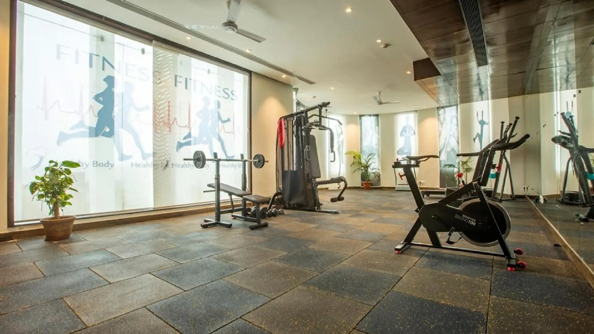 Luxury Stay Near Delhi International Airport Neu-Delhi 4*,  Indien