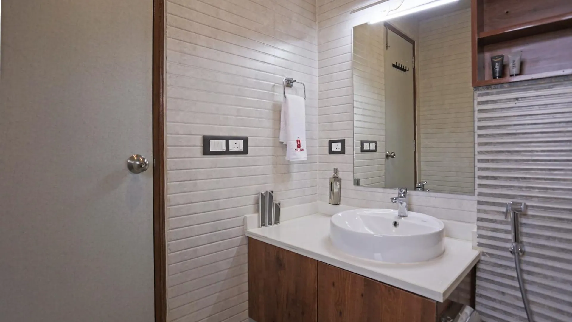 Luxury Stay Near Delhi International Airport New Delhi India