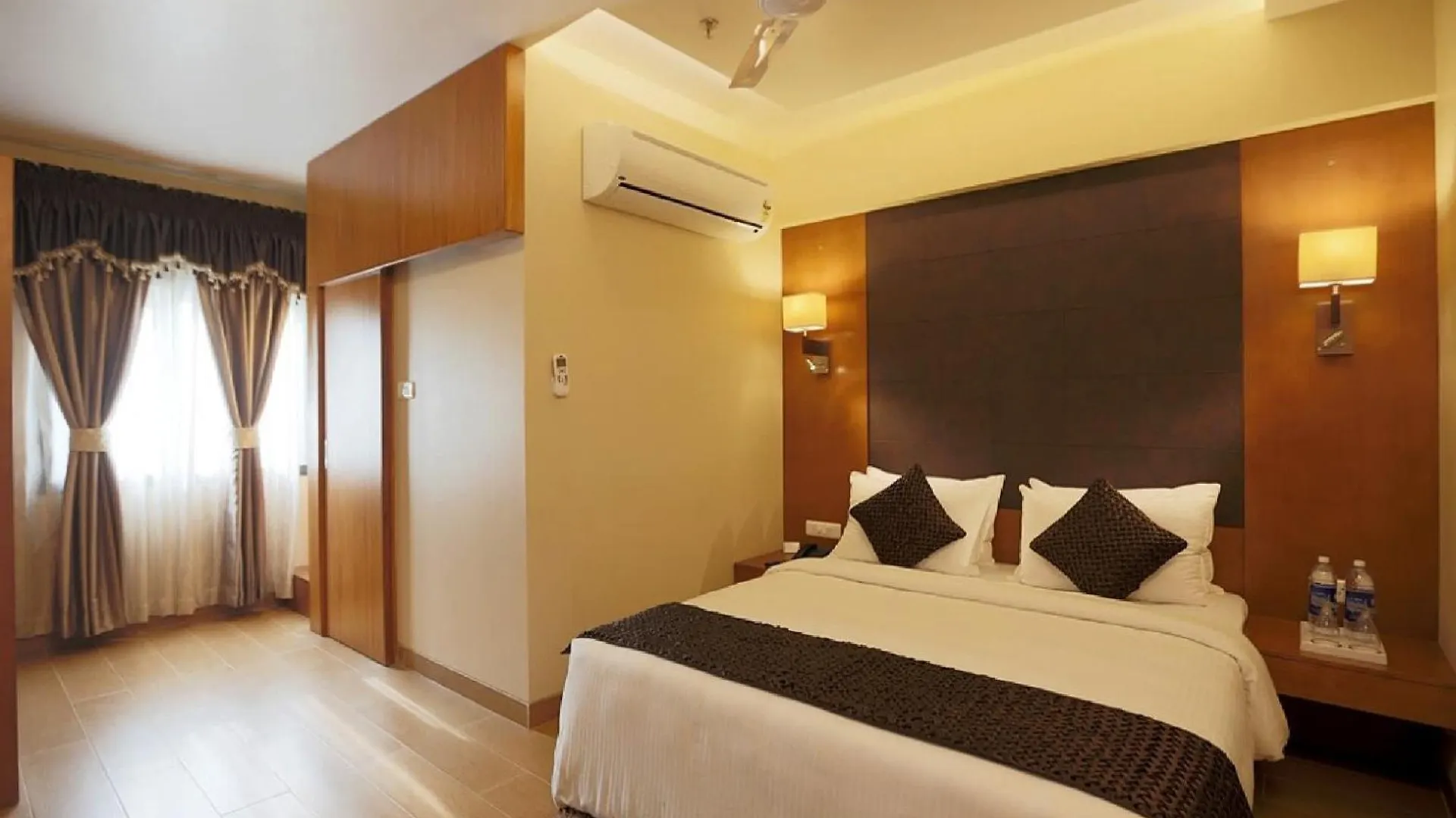 **** Hotel Luxury Stay Near Delhi International Airport New Delhi India